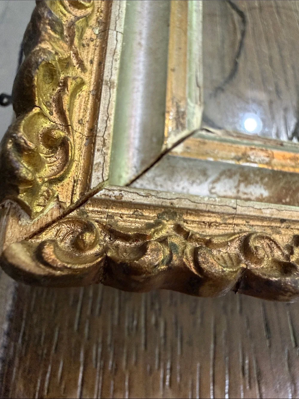 Ornate Dual-Accent Wooden Carved Picture Frame in Gold and Silver with glass